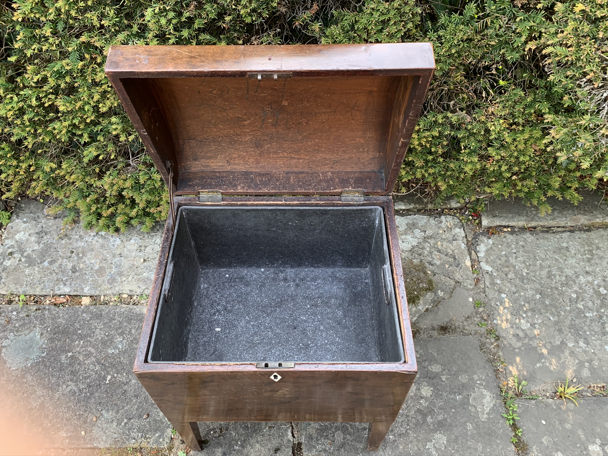 A Mahogany Dome Top Cellarette in Regency Style - Image 7