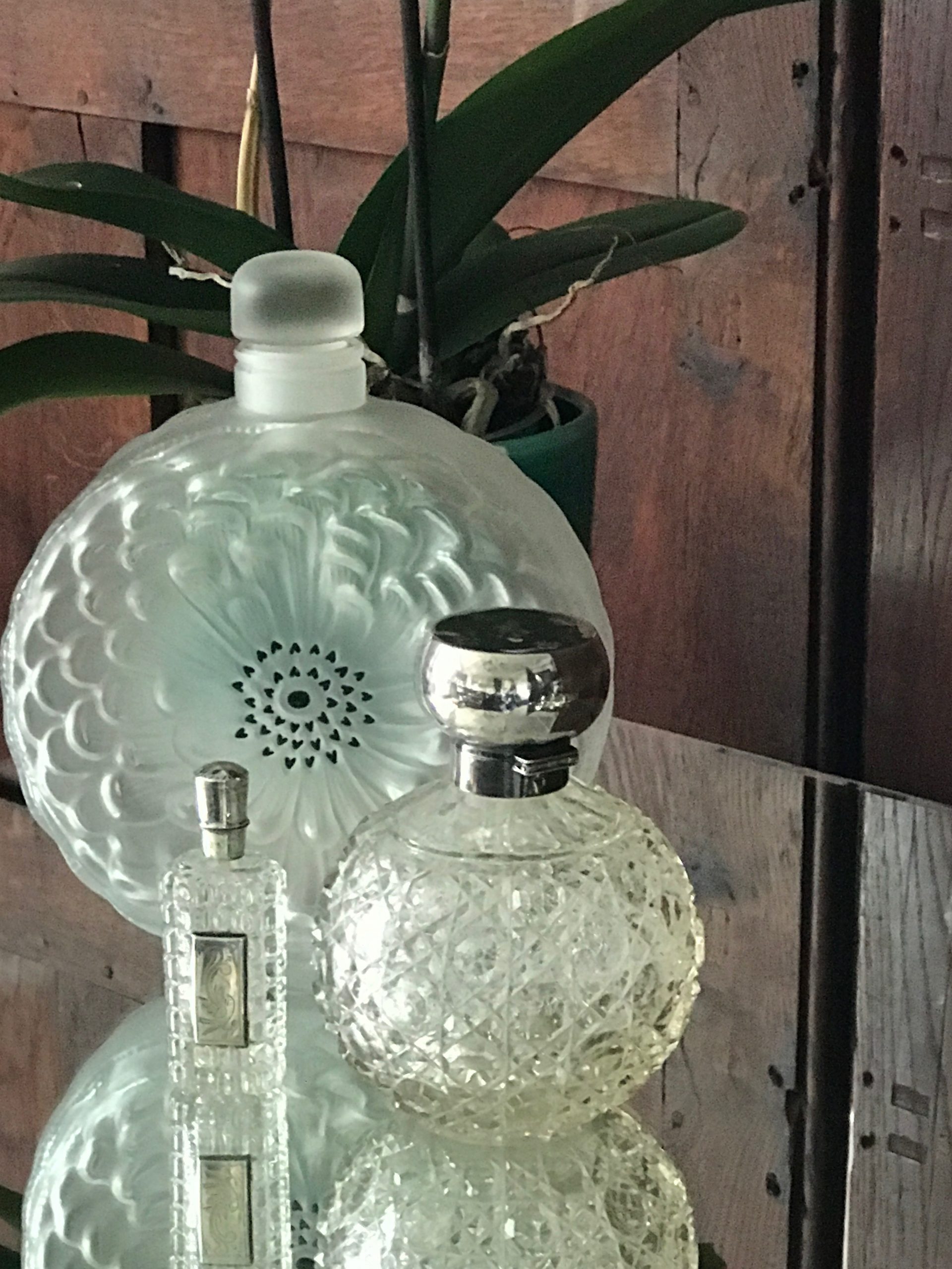 A Fine Antique Silver Scent Bottle and Round Glass Vanity Jar with Silver lid - Image 5