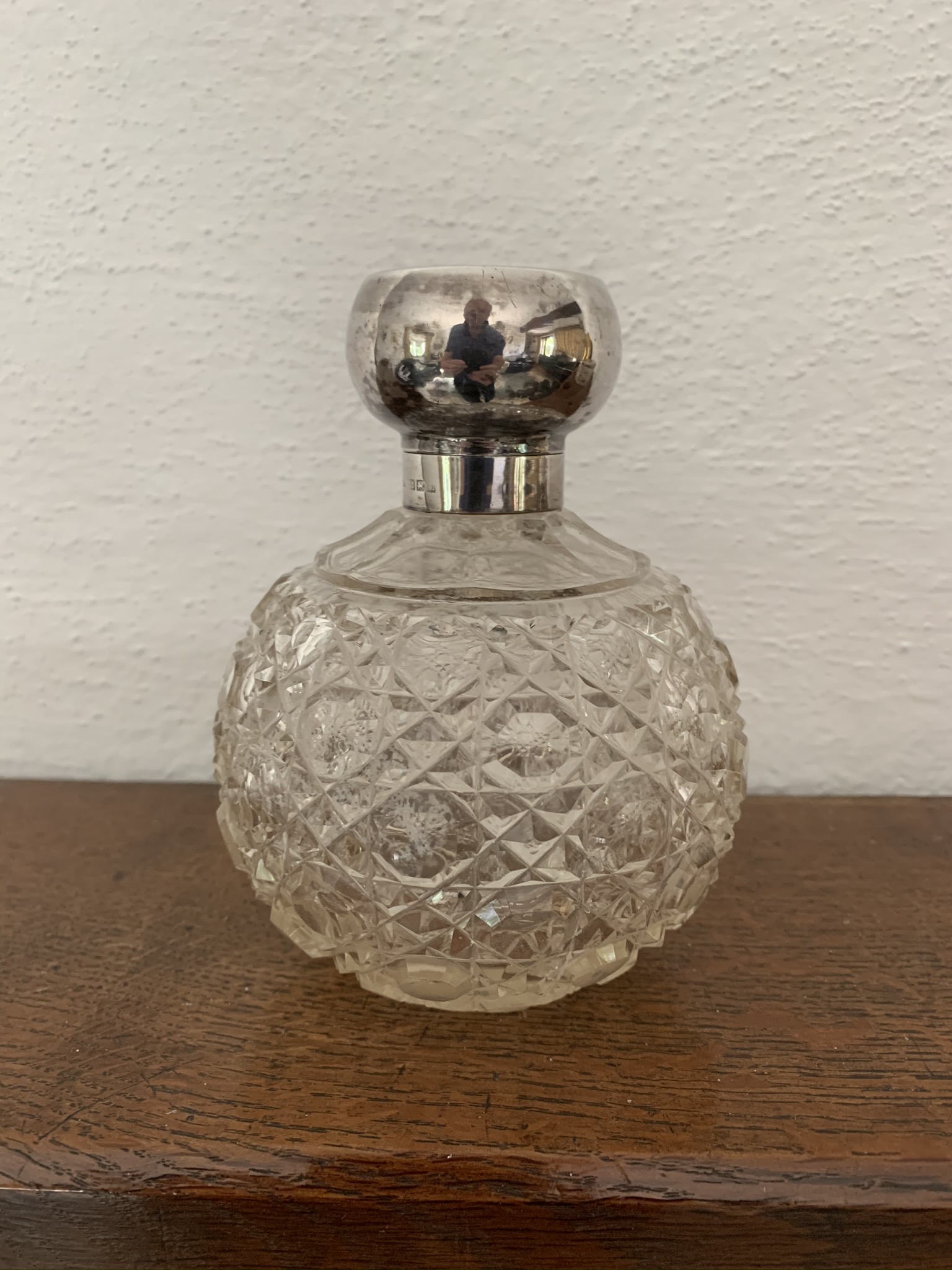 A Fine Antique Silver Scent Bottle and Round Glass Vanity Jar with Silver lid - Image 6