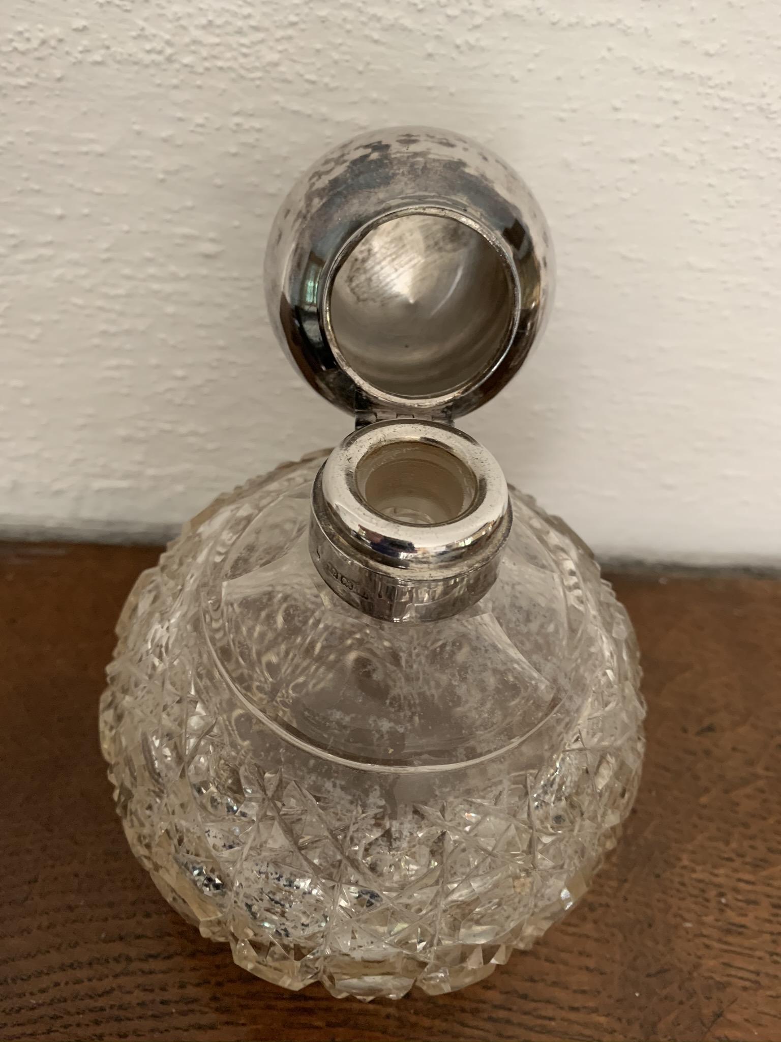 A Fine Antique Silver Scent Bottle and Round Glass Vanity Jar with Silver lid - Image 15