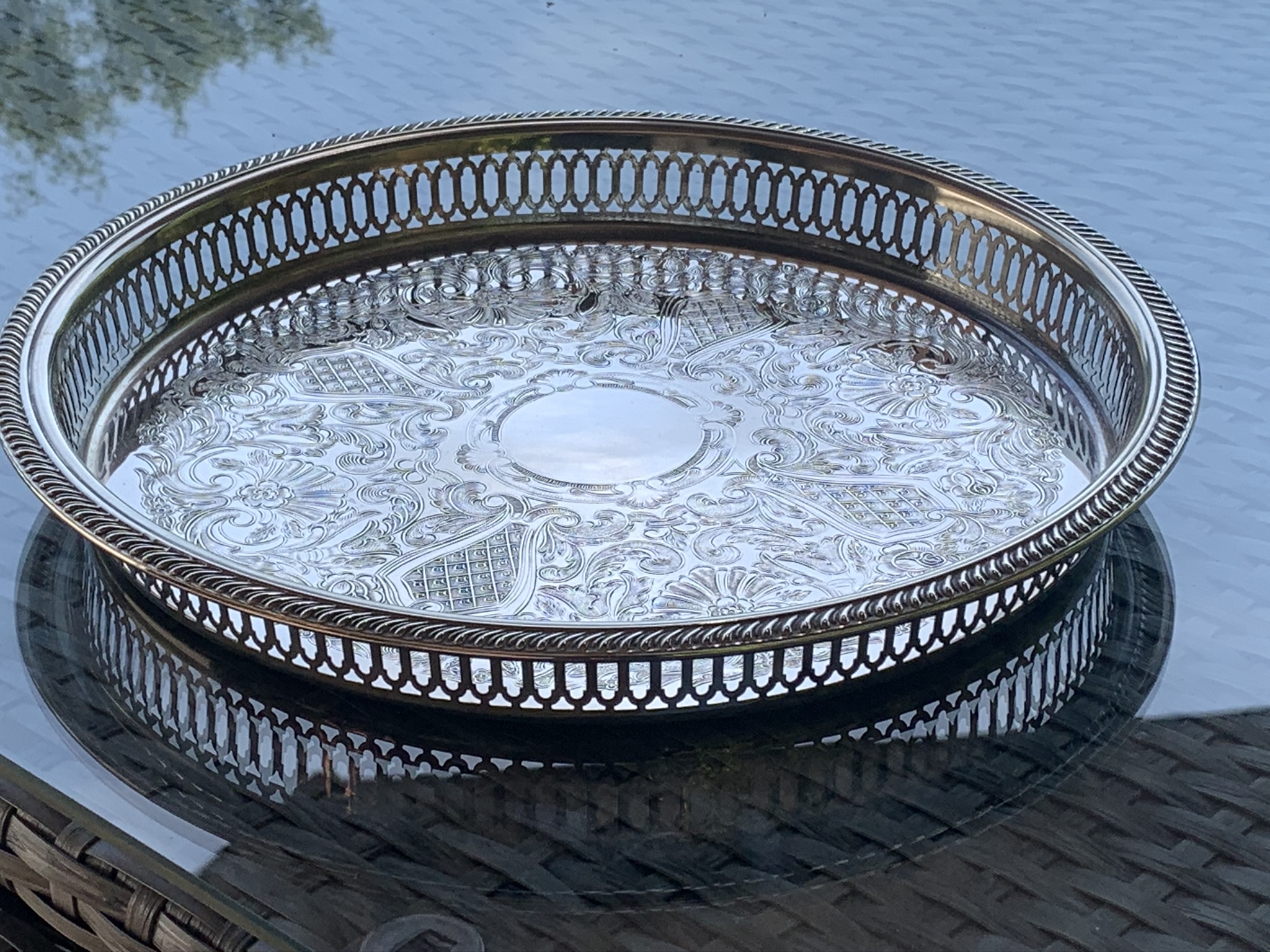 An Attractive Vintage Silver-plated Circular Gallery Tea Tray - Image 4