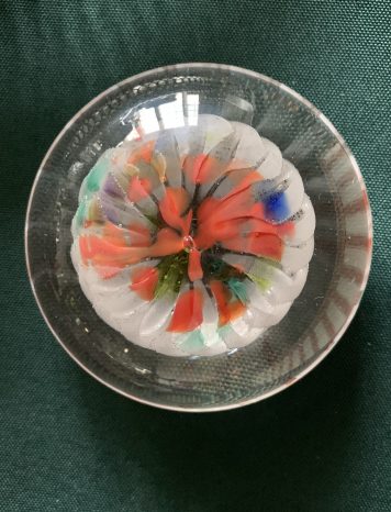 Attractive and Contemporary Art Glass Paperweight