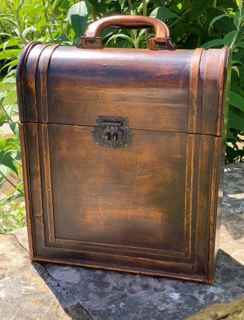 A Retro Three Bottle Wooden Hinged Lid Wine Carrier