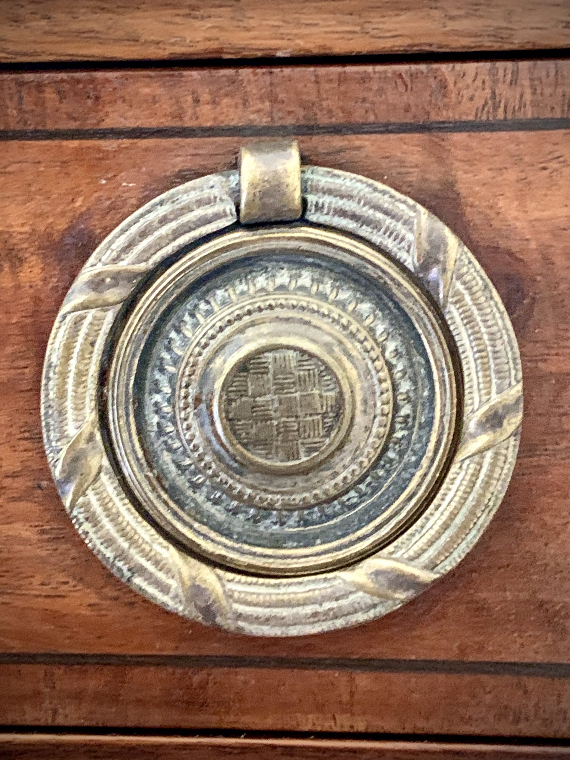 A Charming Antique Mahogany Vanity/Swing Mirror - Image 4