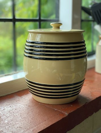 Attractive and Rare Dutch Biscuit Barrel by Petrus Regout