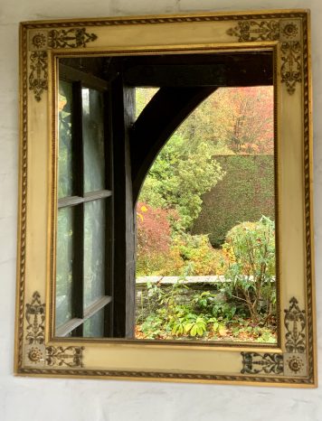A Beautiful Decorative Gilt Framed Mirror