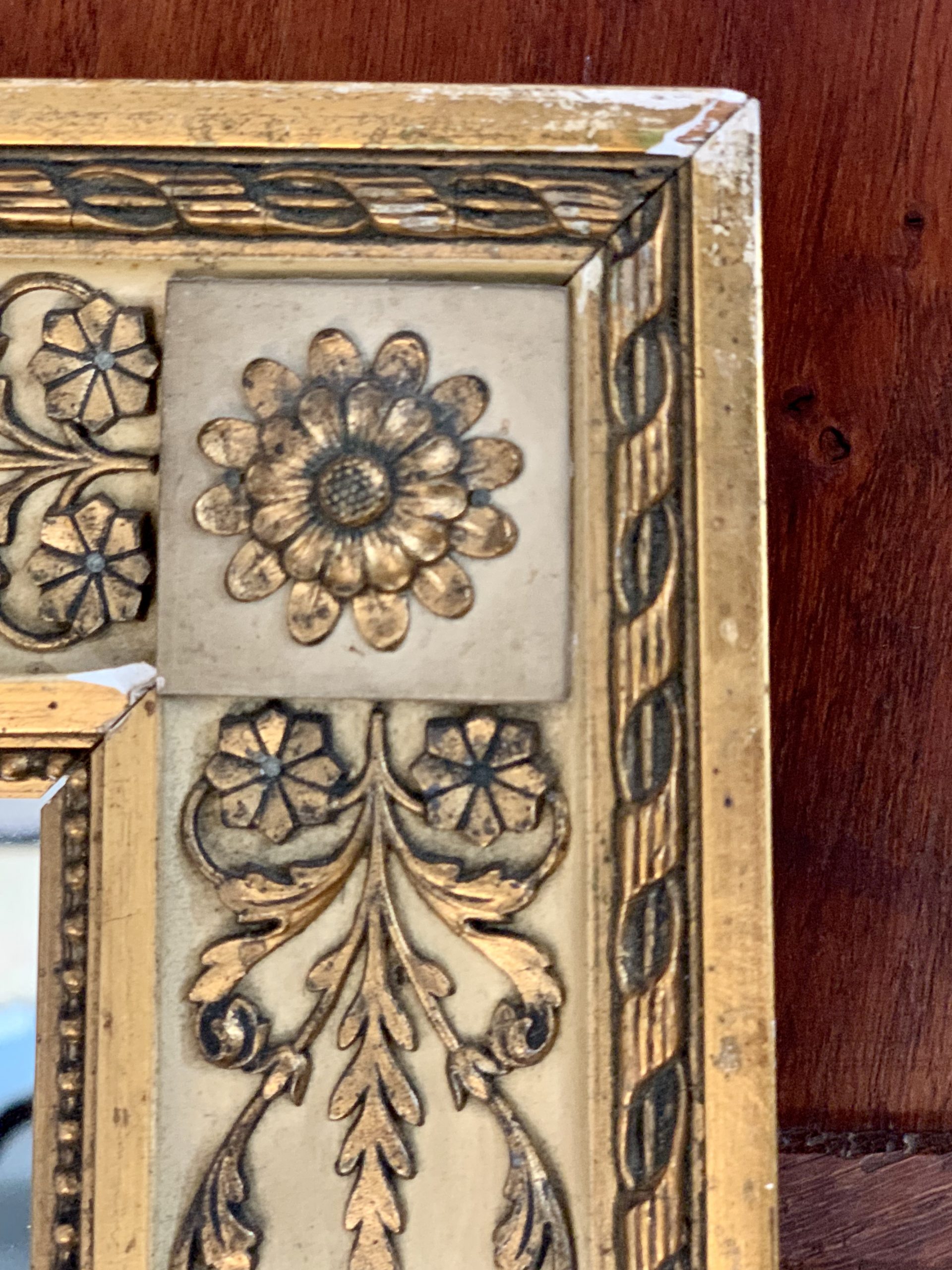 A Beautiful Decorative Gilt Framed Mirror - Image 3