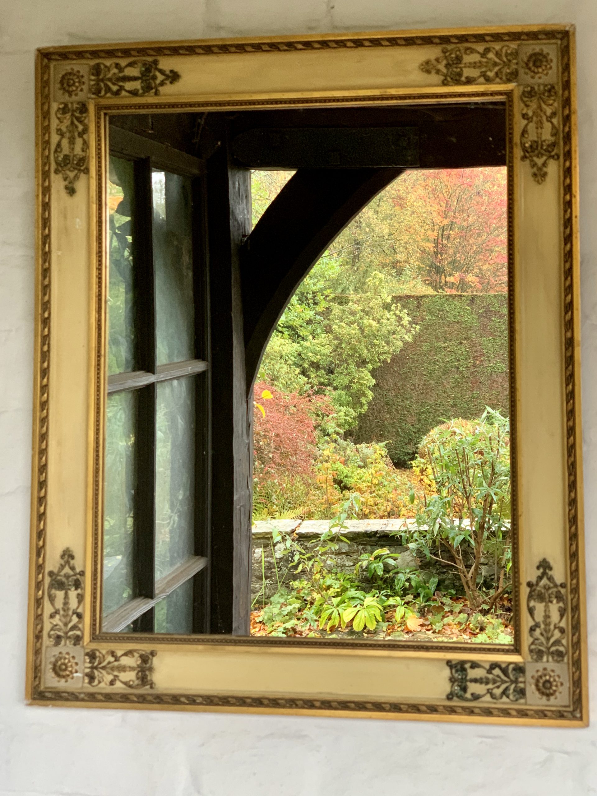 A Beautiful Decorative Gilt Framed Mirror