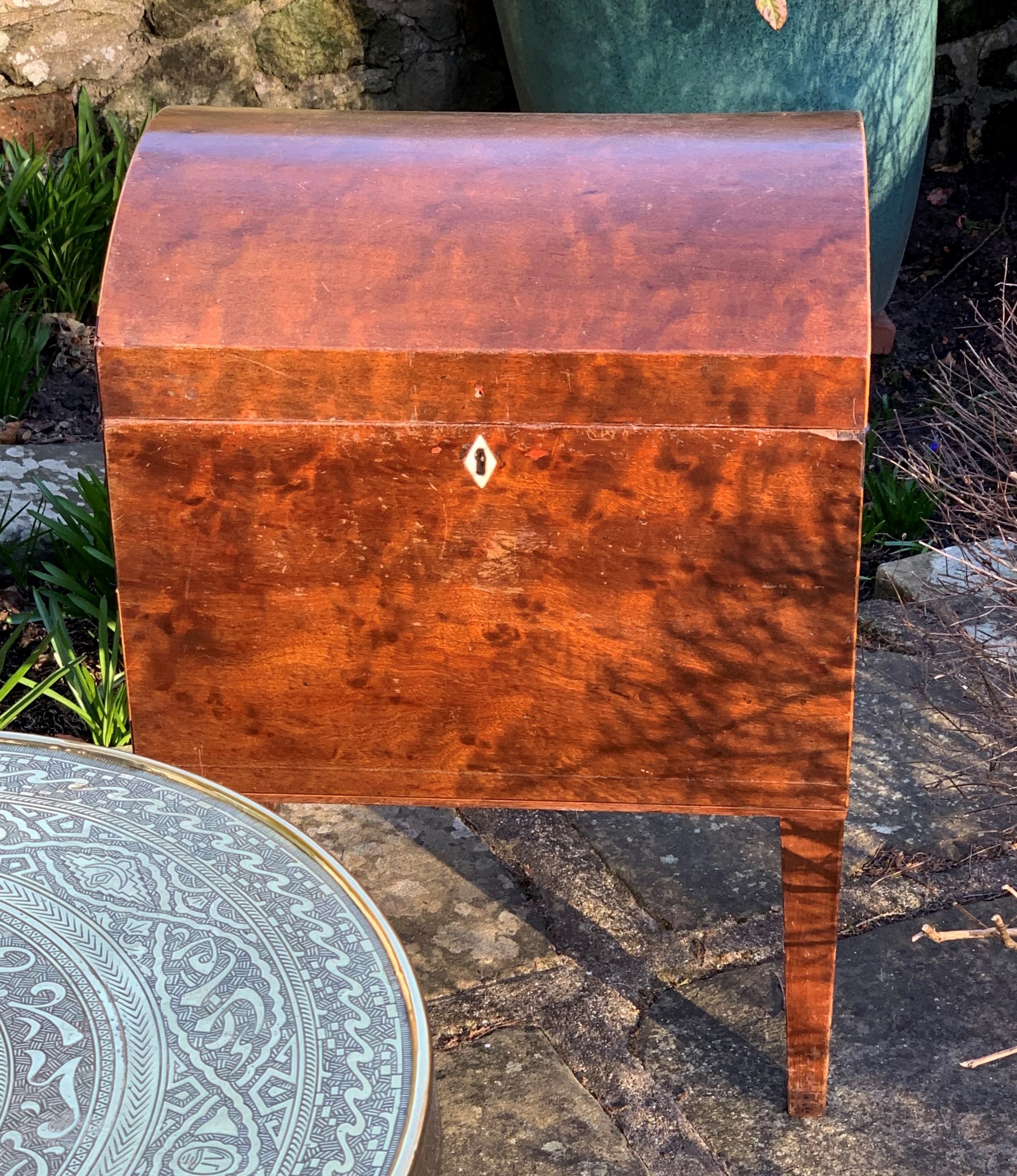 A Mahogany Dome Top Cellarette in Regency Style - Image 8