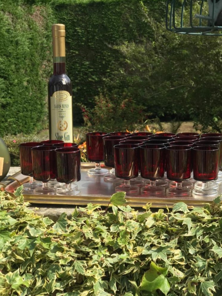 A set of 24 Vintage French Luminarc Arcoroc Cavalier Ruby Red Sherry Liqueur Glasses with Clear Stems - Image 4