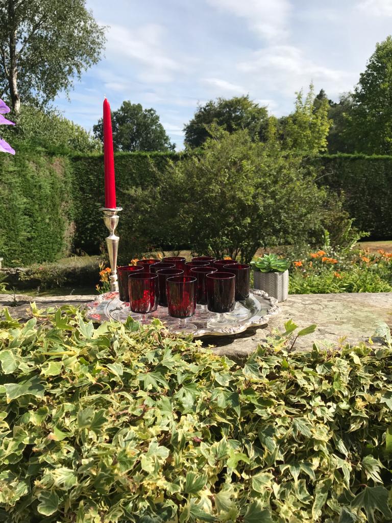 A set of 24 Vintage French Luminarc Arcoroc Cavalier Ruby Red Sherry Liqueur Glasses with Clear Stems - Image 5